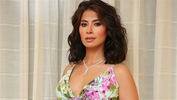 الفنانة المصرية روبي.. إغراء ببساطة وإثارة دون تكاليف