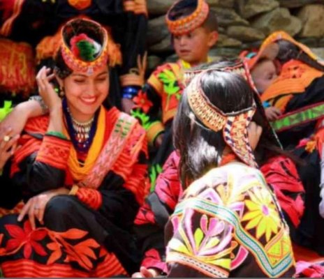 قبيلة مسلمة فيها اجمل نساء الكون ويصومون 3 اشهر وليس شهر واحد..جمالهن الاسطوري اين تكون