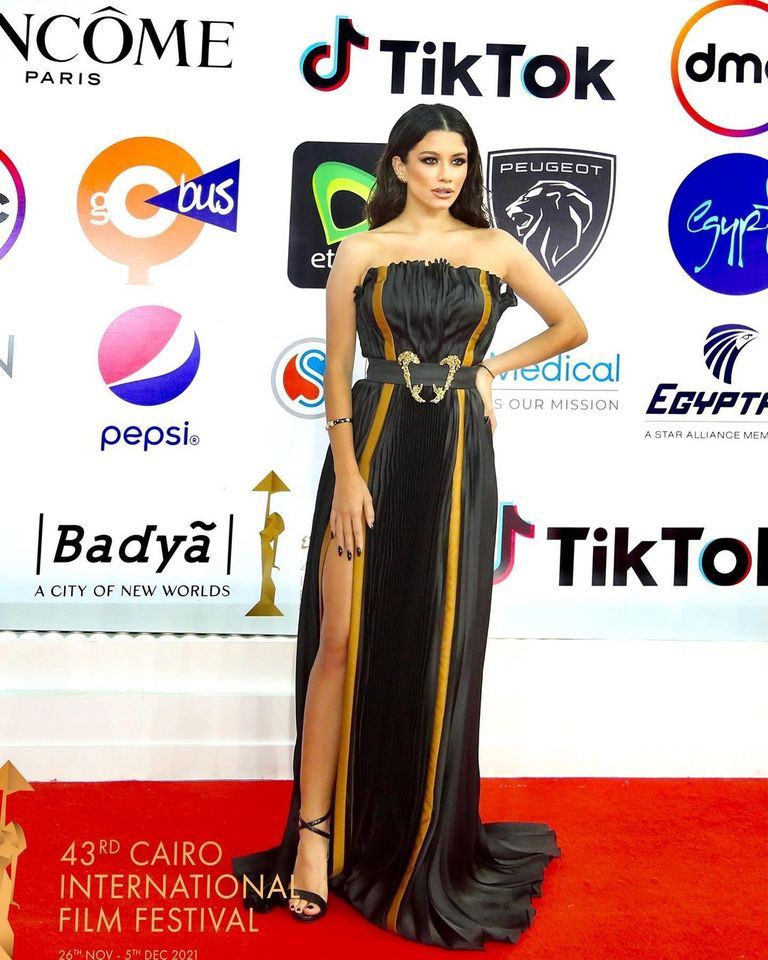 سينتيا خليفة.. أزياء عصرية تتسم بالجرأة والإثارة (صور)