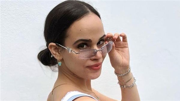 نسيت البنطلون.. نور عمرو دياب في إطلالة جريئة تُثير السخرية (صور)