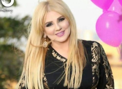 ابنة الفنانة ندى بسيوني الشقراء شابة حسناء تنافس الفنانات بجمالها الطبيعي واللافت!!.. والجمهور: (أجمل من والدتها)