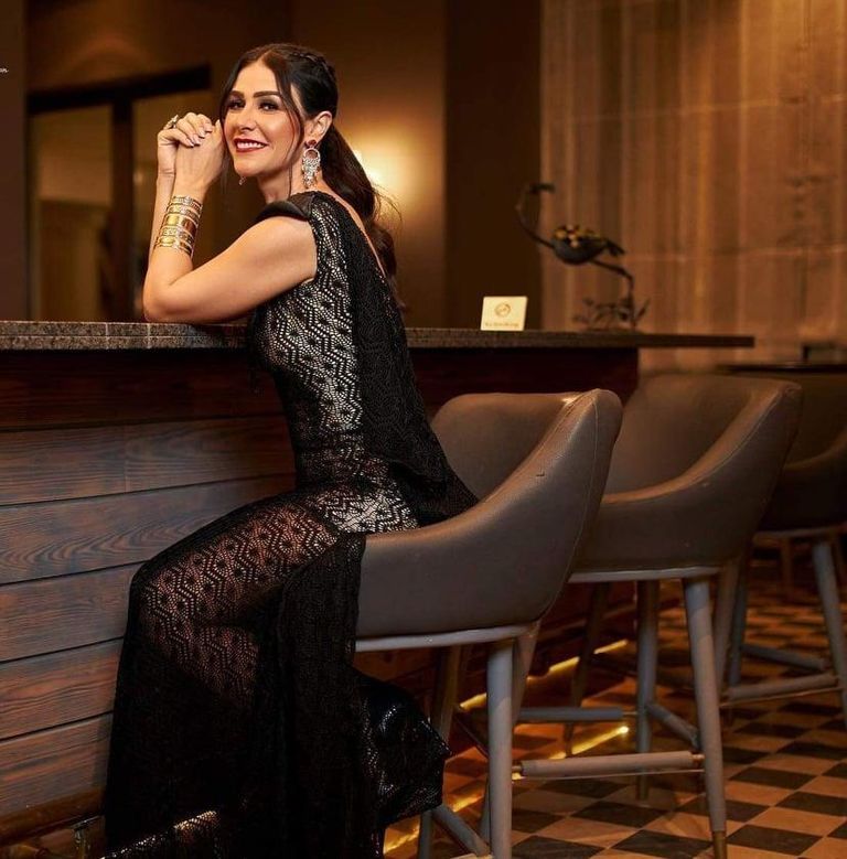 بسمة تتألق في جلسة تصوير في "حمام سباحة" (صور)