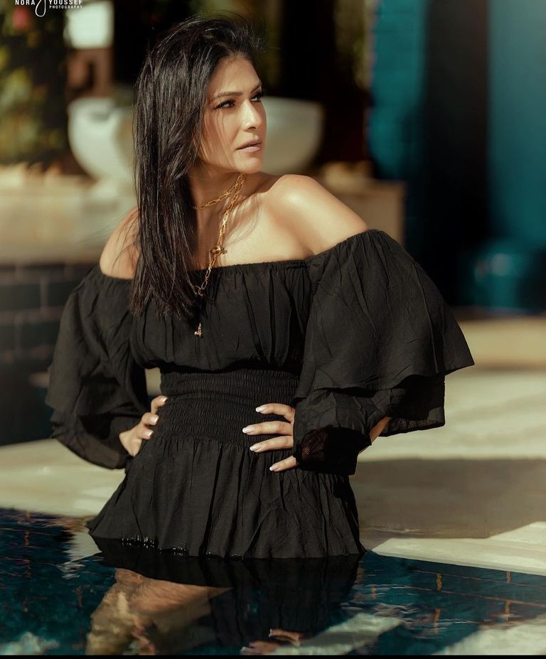 بسمة تتألق في جلسة تصوير في "حمام سباحة" (صور)