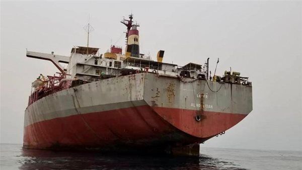 التسرب النفطي من "قنبلة صافر" يهدد بموت الكائنات البحرية في الساحل الغربي