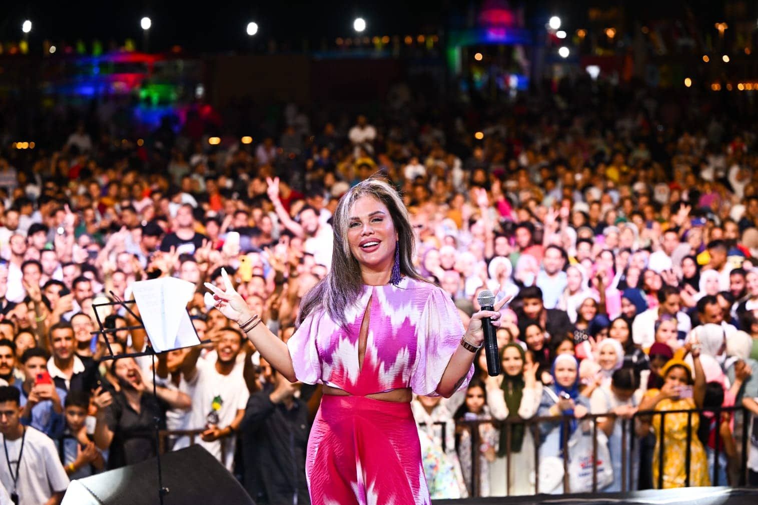 نيكول سابا تتألق بحفل كامل العدد في مصر (صور)