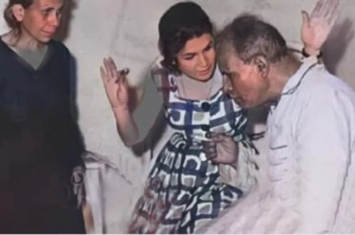 من نجم مصري كبير الى متسول.. مأساة الفنان الذي حبسته زوجته الشابة في غرفة لتعيش مع ابنه الجديد في باقي الشقة!!