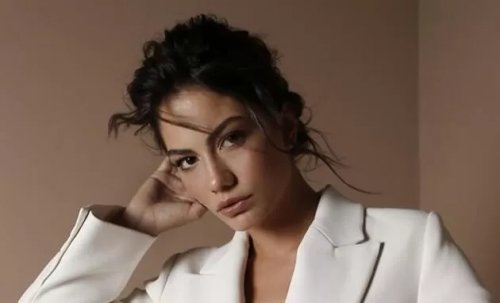 ماحدث لها يبكي العالم مرض النجمة التركية الشهيرة ديميت أوزديمير قد يؤدّي بها إلى الموت.. وقرار صادم من قبلها!!