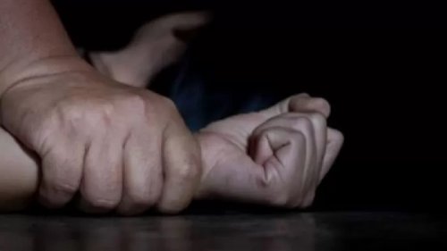 فضيحة اخلاقية تهز المملكة .. زوج يصور افلام مخلة لزوجته وعندما ابلغت الشرطة وقعت الكارثة