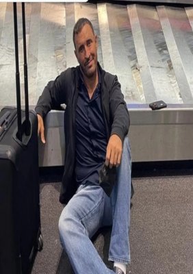 حقيقة إفلاس كاظم الساهر وضياع ثروته بالكامل تحرق السوشيال ميديا!! صورته وهو يفترش ارض المطار تدمي القلوب!!