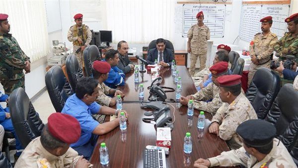 البحسني يزور ميناء الضبة ويطلع على تفاصيل الهجوم الإرهابي الأخير بالطائرات الحوثية المسيرة