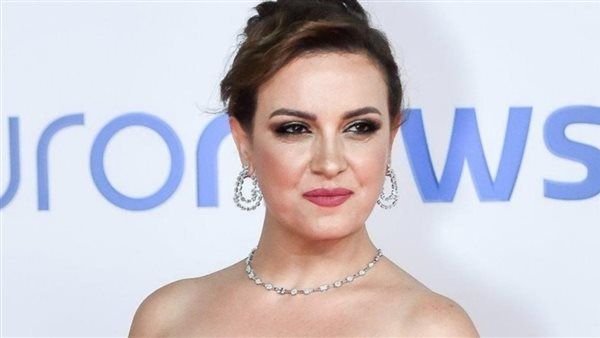 ريهام عبدالغفور تنشر رسالة غامضة.. والجمهور يربطها بـ "منة شلبي"