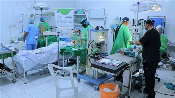 حضرموت.. استفادة ٨٠٠ مريض من المخيم الجراحي الـ 17 لجراحة وطب العيون