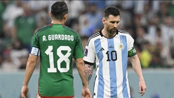 قائد المكسيك يفسر واقعة ميسي والقميص "المثيرة للجدل"