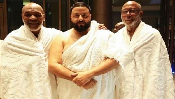 مايك تايسون و"دي جي خالد" في مكة لأداء العمرة