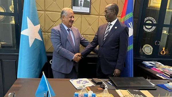 السفير الحنق يناقش مع عمدة مقديشو أوضاع الجالية ببلادنا