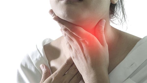 تحذير من سرطان قاتل يمكن أن يخفي نفسه على أنه التهاب في الحلق.. ما القصة؟