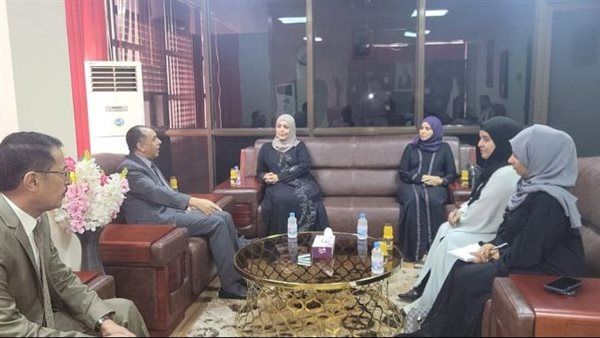 وزير الصناعة يناقش مع رئيسة اللجنة الوطنية للمرأة دعم المرأة ومالكات المشاريع الصغيرة