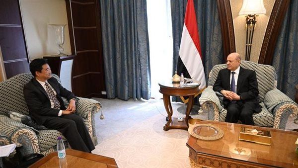 رئيس مجلس القيادة الرئاسي يستقبل سفير جمهورية الصين الشعبية