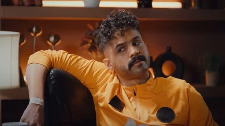 لن تتوقف عن الضحك.. شاهد: تقليد حارس الهلال السعودي محمد العويس في استوديو 23 الكوميدي