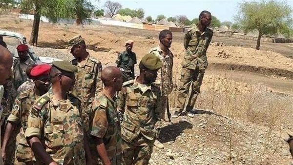 صدام القائد والفريق بالسودان.. مقارنة بين الجيش و"الدعم السريع"