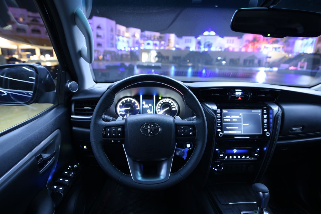 وحش الطرقات.. بالصور سعر تويوتا فورتشنر 2023 الجديدة في السعودية ومواصفاتها