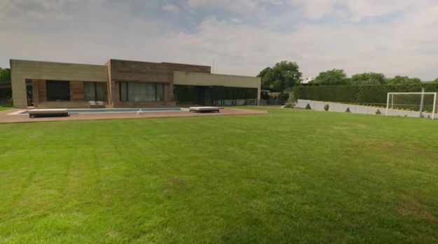 جورجينا تاهت في قصره.. نجم النصر السعودي رونالدو يعرضه للإيجار