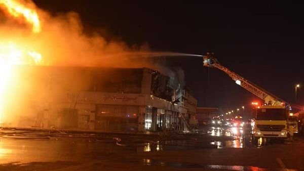 حريق هائل في "سوق الصواريخ" بجدة السعودية