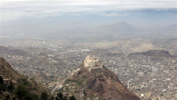 قيادة محور تعز تلتقي قيادات الأحزاب والتنظيمات السياسية