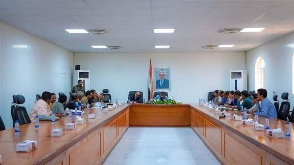 شبوة.. اجتماع يقر مشروعات تنموية وخدمية بأكثر من نصف مليون دولار