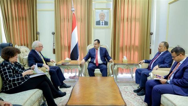 رئيس الوزراء يناقش مع المبعوث الأمريكي مستجدات الأوضاع والدعم الدولي المطلوب لإسناد جهود الحكومة