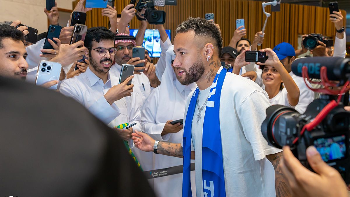 وصول نيمار الرياض للانضمام إلى الهلال (صور)