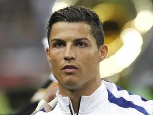 كريستيانو رونالدو يشعل مواقع التواصل بسبب ما فعله داخل غرفة تغيير الملابس