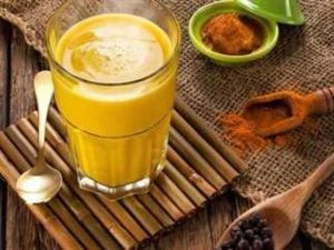 فتاة سعودية بعمر الزهور شربت “الكركم” لمدة أسبوع.. لن تصدقو مالذي ظهر على جسدها