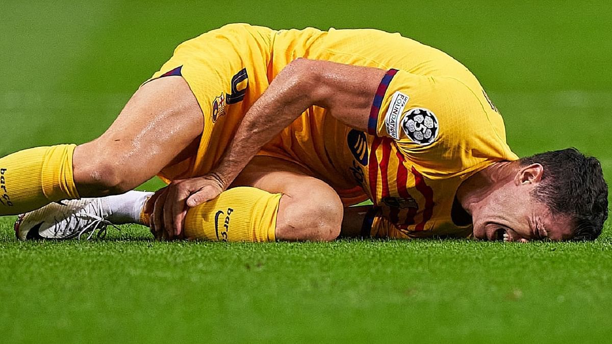 هدفه المشاركة في الكلاسيكو.. برشلونة يكشف طبيعة إصابة ليفاندوفسكي