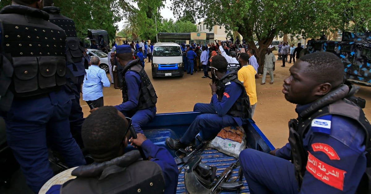 "أب صبة".. قاتل متسلسل يثير الرعب في مدينة "كوستي" السودانية