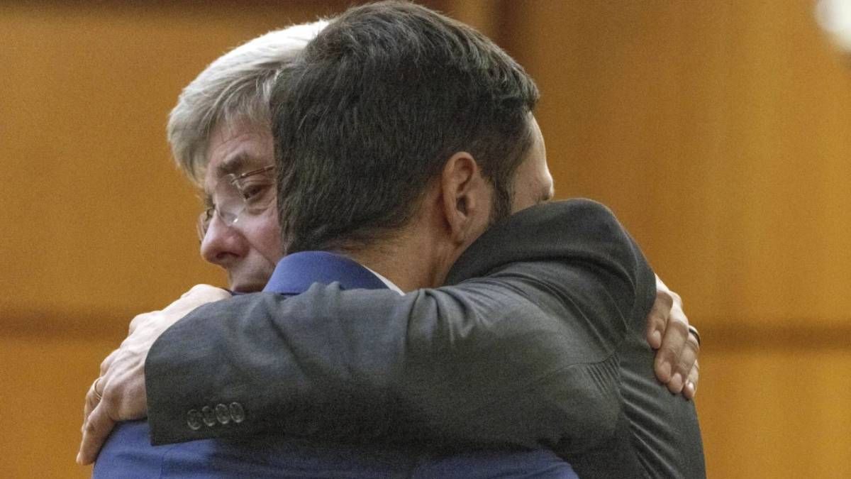 تبرئة 3 شرطيين أمريكيين من تهمة قتل رجل أسود أثارت وفاته احتجاجات