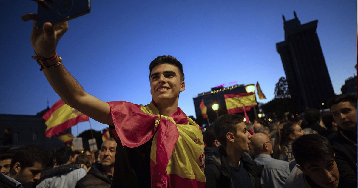 تقرير يرصد تصاعد وتيرة هجرة الشباب الإسباني إلى الخارج.. ما الأسباب؟