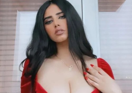 مشهورة سناب شات السعودية مودل أش تتجاوز الخطوط الحمراء.. وتوضح أسباب رغبتها في الارتباط برجل أربعيني.. شاهد بالفيديو