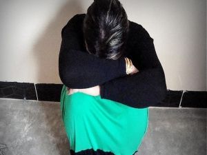 فتاة في الكويت تذهب إلى ساحر ليساعدها على الزواج .. وعندما دخلت إليه كان الصدمة التي دمرت حياتها ؟