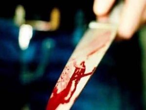 شاب لبناني يباغت والدته وهي تؤدي صلاة الظهر وما فعله بها أمر لا يخطر على البال