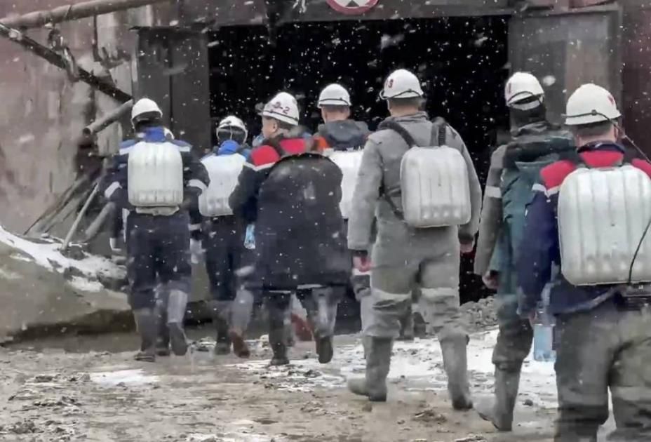 روسيا.. تعليق جهود الإنقاذ في منجم للذهب خشية انهيار جديد