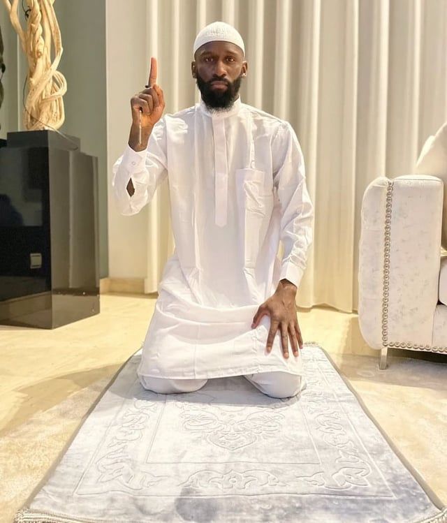 أول تعليق من مدافع ريال مدريد بعد اتهامه برفع "إصبع داعش"