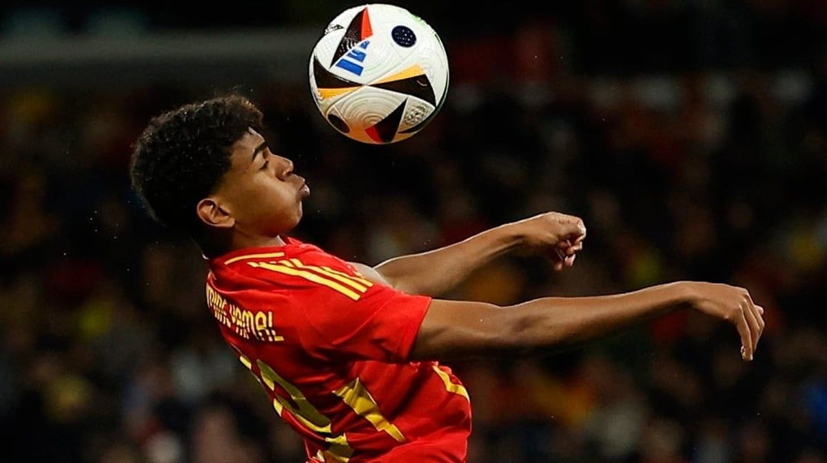 سبب "فيزيائي" يحرم برشلونة من لامين يامال