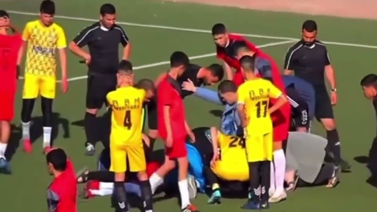 الجزائر.. فتح تحقيق بوفاة اللاعب وسيم جزار بعد إصابة في الملعب