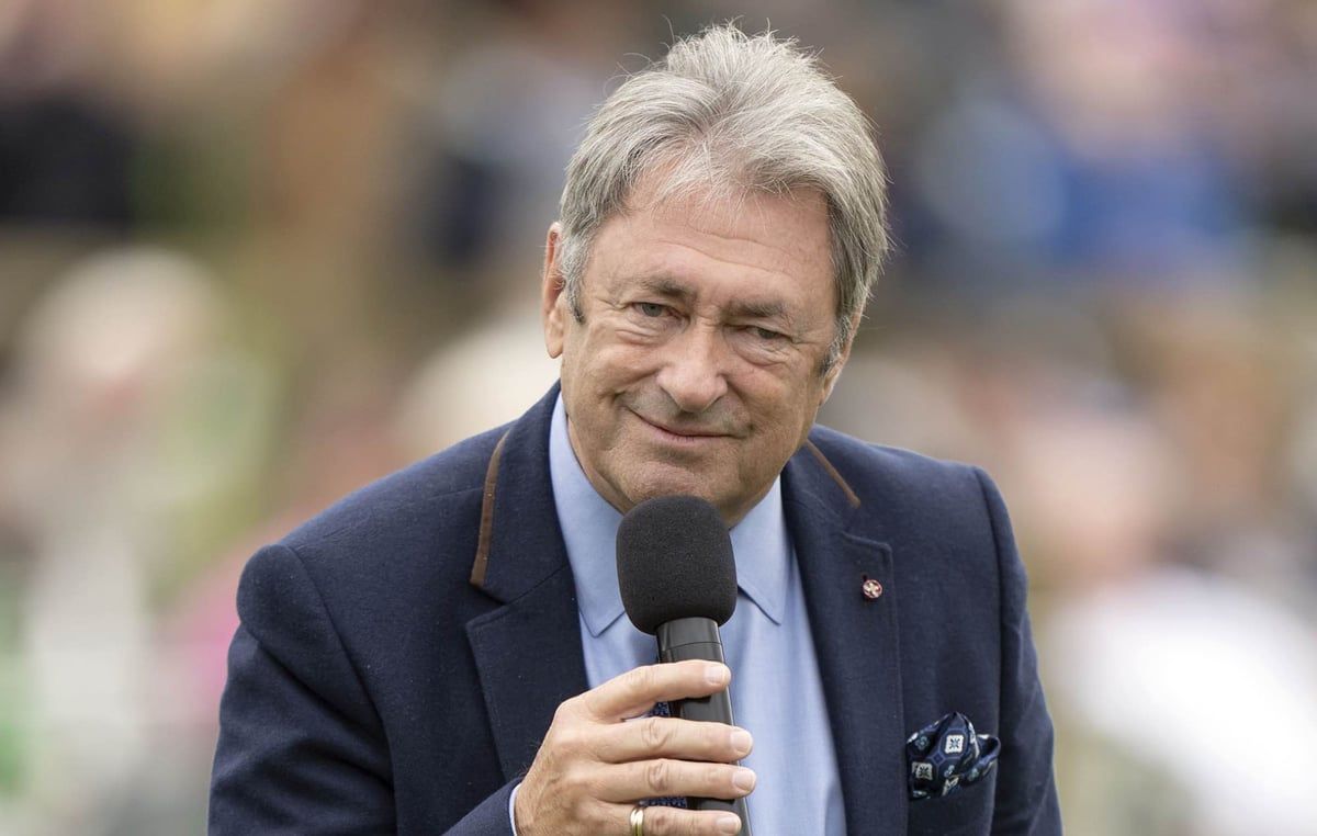 سروال مذيع بريطاني يثير الجدل على تلفزيون كوريا الشمالية (فيديو)