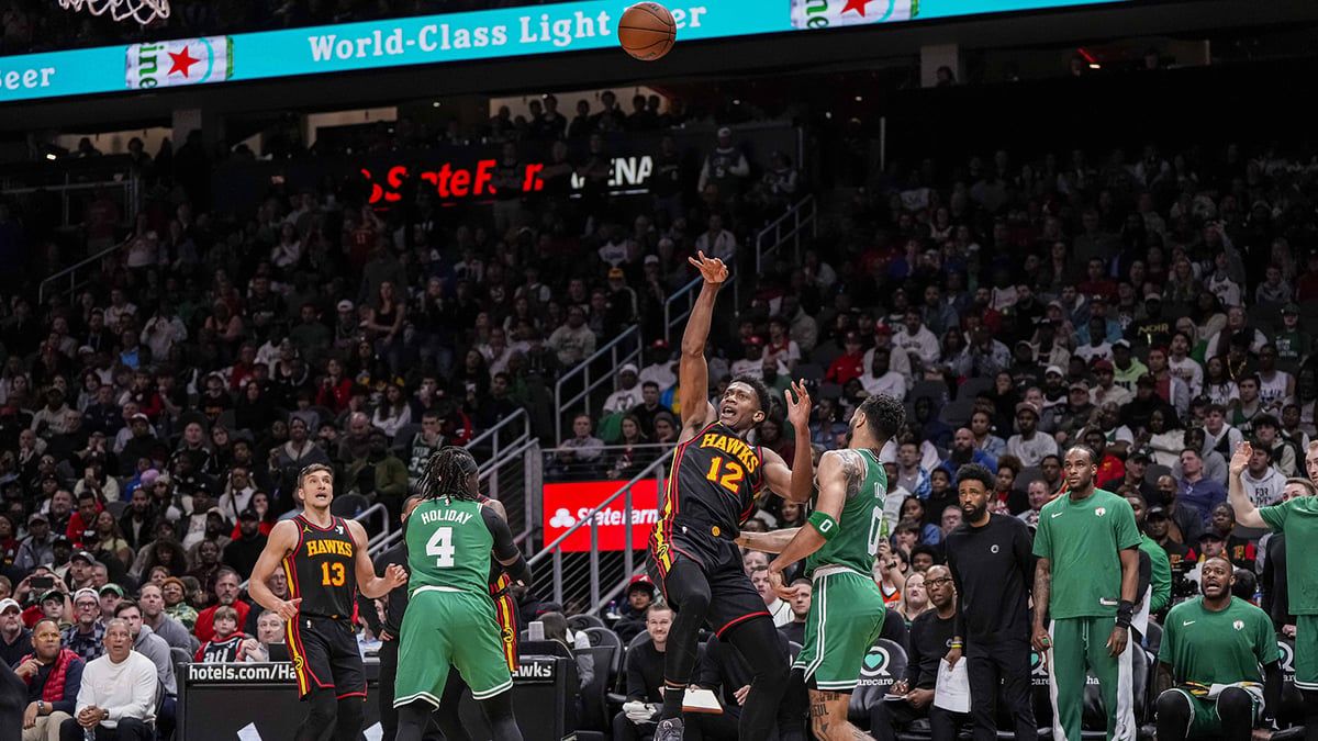 NBA.. رمية قبيل صافرة النهاية تمنح أتلانتا الفوز على بوسطن