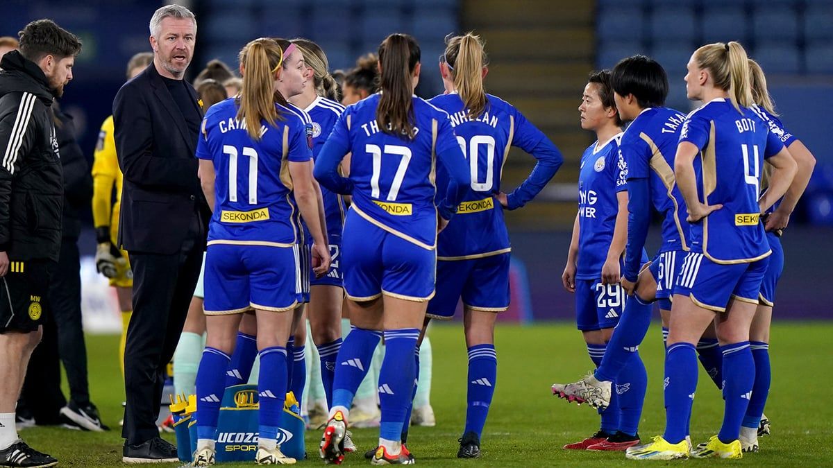 علاقة مع لاعبة تطيح بمدرب فريق ليستر للسيدات