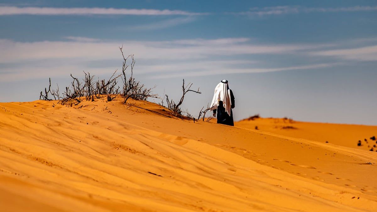 قصة إحسان فريدة لسعودي مع عامل باكستاني تثير الإعجاب
