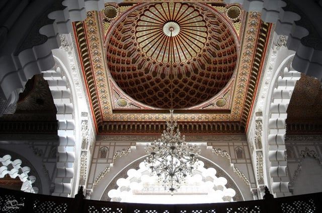 مسجد الحسن الثاني.. جوهرة معمارية مغربية فوق مياه المحيط الأطلسي (صور)