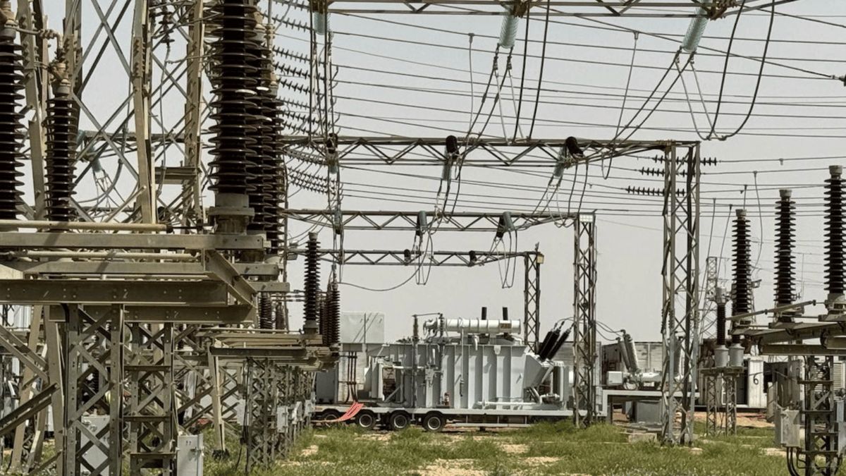 ما أهمية خط الربط الكهربائي بين العراق والأردن؟